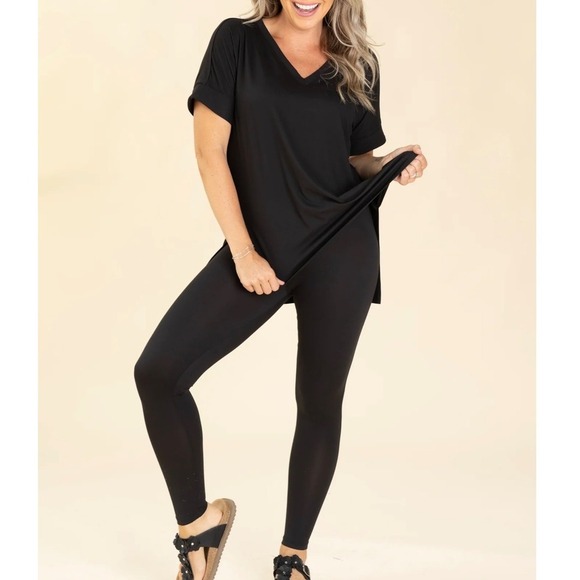 Zenana V-Neck Top & Leggings Set – Black – Size 1X – NWOT - Picture 1 of 4